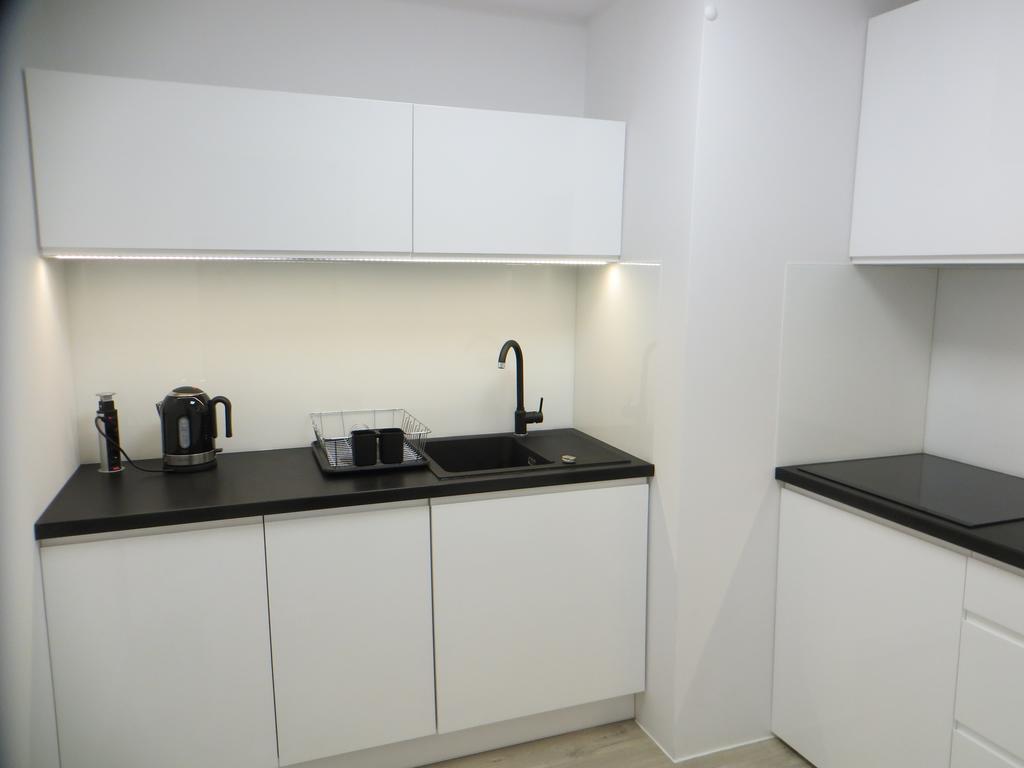 Poznan Black Red Apartment المظهر الخارجي الصورة