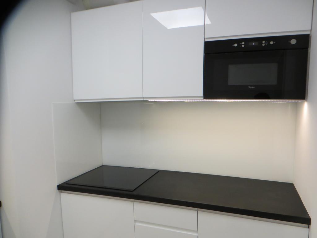 Poznan Black Red Apartment المظهر الخارجي الصورة